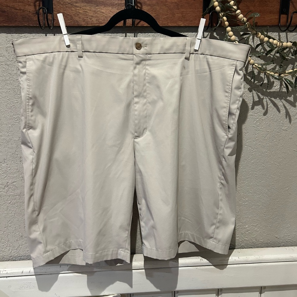 Walter Hagen Men's Tan Golf Shorts (small mark, see pics)